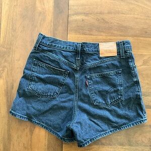 Levi's Women's Black 80’s Mom Shorts Size 28